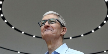 Apple employees rally against office working plan