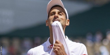 Djokovic survives huge scare against teenager Musetti in Paris