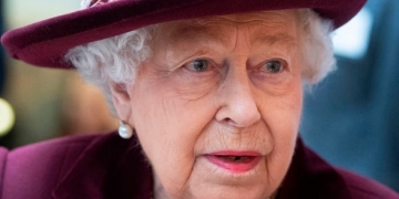 Buckingham Palace barred minorities from office jobs in '60s: Guardian