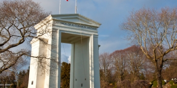 Peace_arch_Canada-US_border