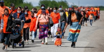 More than 800 join Tsuut'ina Nation walk to honour residential school victims