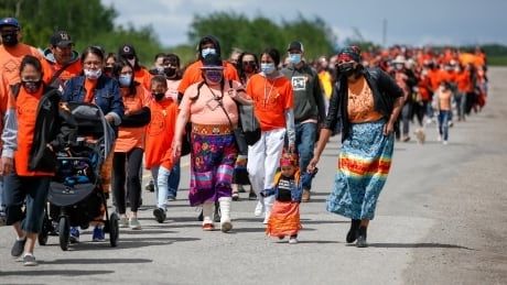 More than 800 join Tsuut'ina Nation walk to honour residential school victims