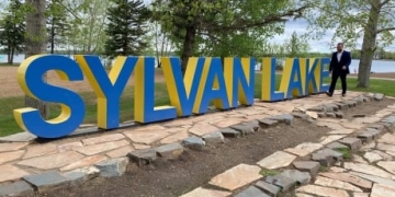 Sylvan Lake encourages weekday visits to avoid crowding