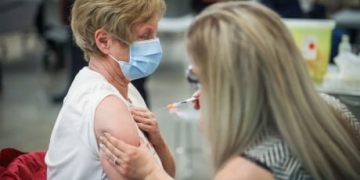 More than 120K Albertans book second dose appointments on opening day