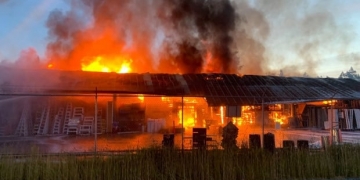 Early morning fire destroys Salt Spring Island building supply store