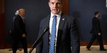 Pelosi says it's her 'plan' to appoint Kinzinger to 1/6 House select committee