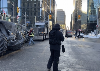 Freedom Convoy enter second day of protest in Ottawa