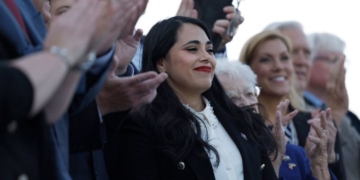 Mayra Flores becomes first Mexican-born woman sworn in to Congress
