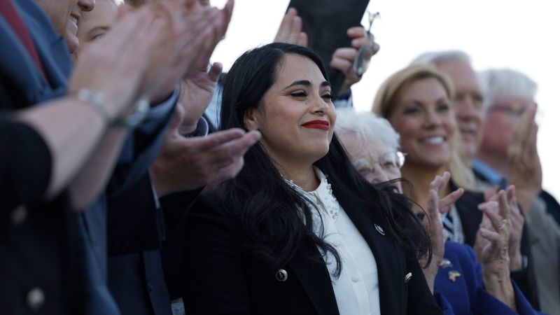 Mayra Flores becomes first Mexican-born woman sworn in to Congress