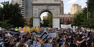 New York lawmakers move to enshrine abortion rights in state constitution