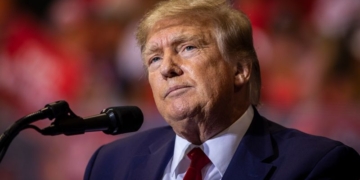 Trump weighs early 2024 launch as January 6 committee looms over his future