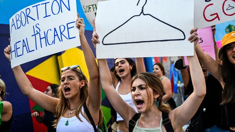 Florida court finds pregnant teen not mature enough to undergo abortion