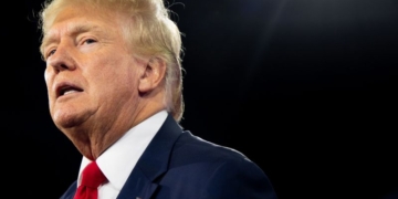 Trump looks to seize on feud with FBI as critical court hearing looms
